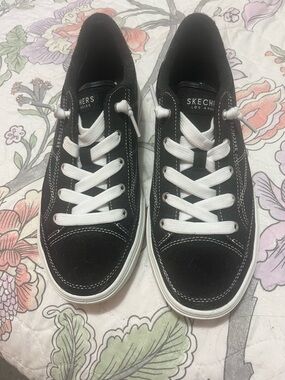 Skechers Arcade Arch -Fit Black and White Low-Top Canvas Sneakers NWOT